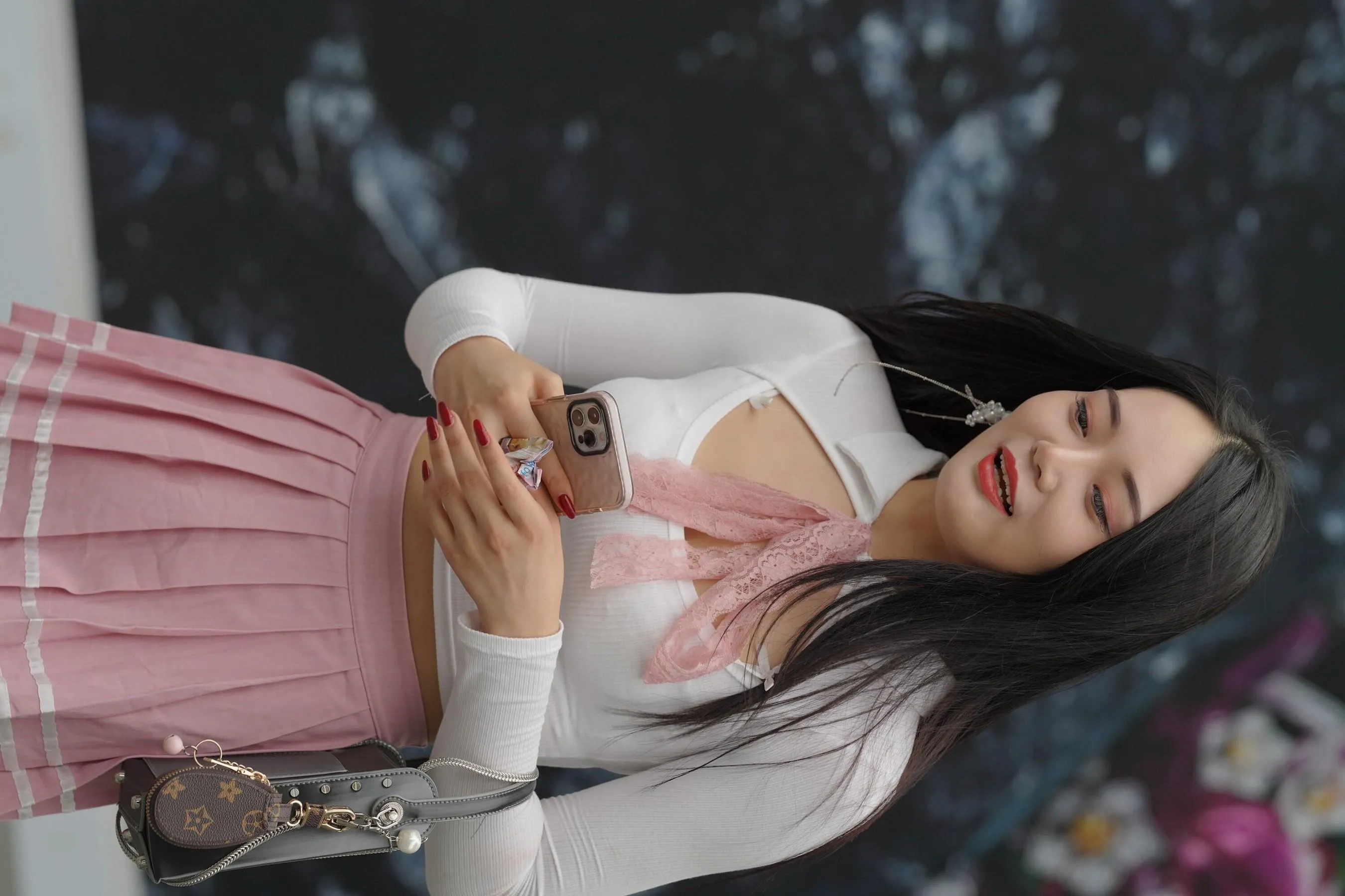 魔镜街拍 NO.161 街拍白丝吊带袜美女 [109P]插图3